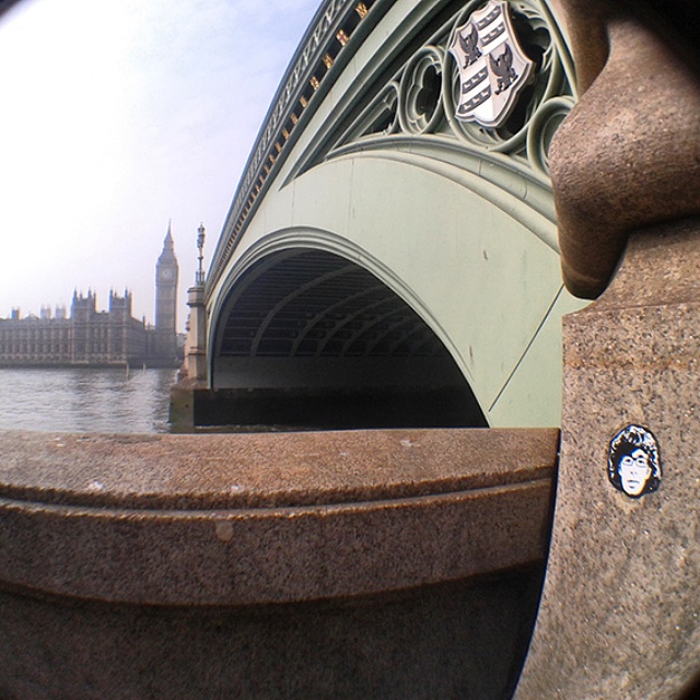 Peipegata sticker slap stickerart  bombardeando Londres-Uk