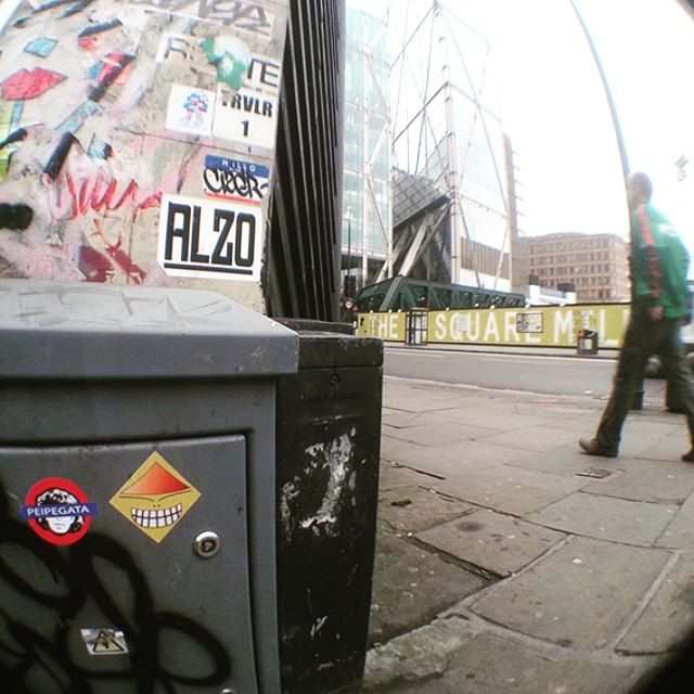 Peipegata sticker slap stickerart  bombardeando Londres-Uk